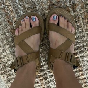 Chaco Z/1 Classic Monochrome Sandals in Bone Brown!